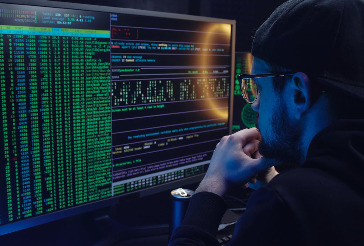 Dokumenty podatkowe i kalkulator obok kryptowalut